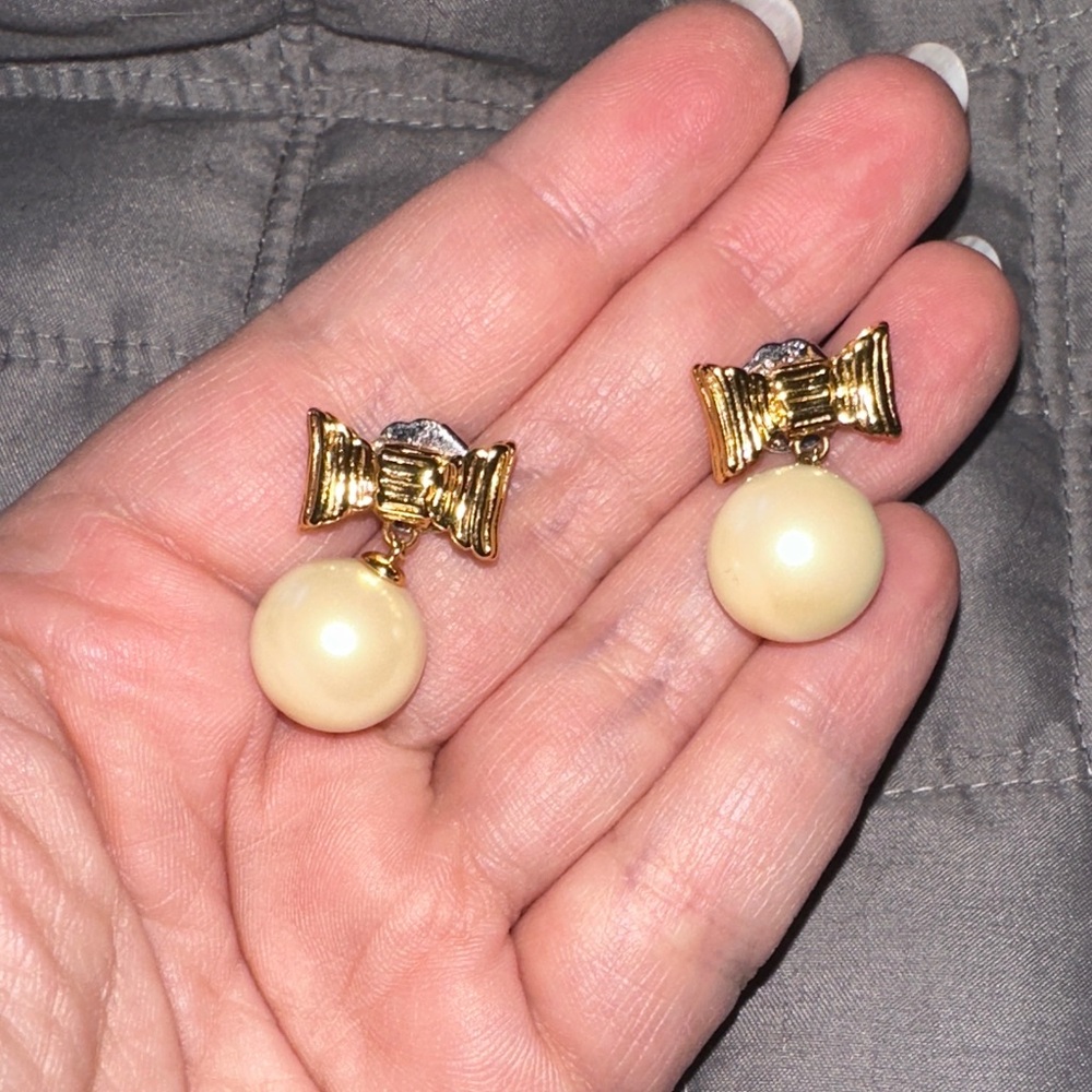 kate spade Gold Bow Earrings with Cream Pearl Drops